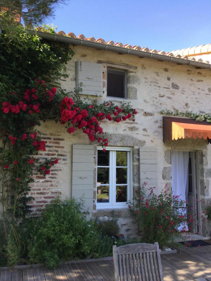 Les Epis Du Vent Bed & Breakfast Adilly Exterior photo