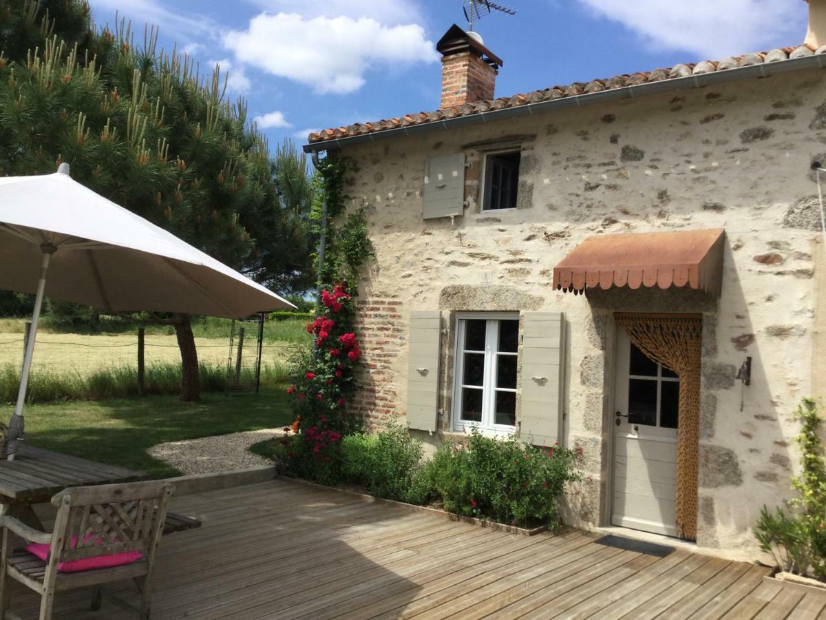 Les Epis Du Vent Bed & Breakfast Adilly Exterior photo
