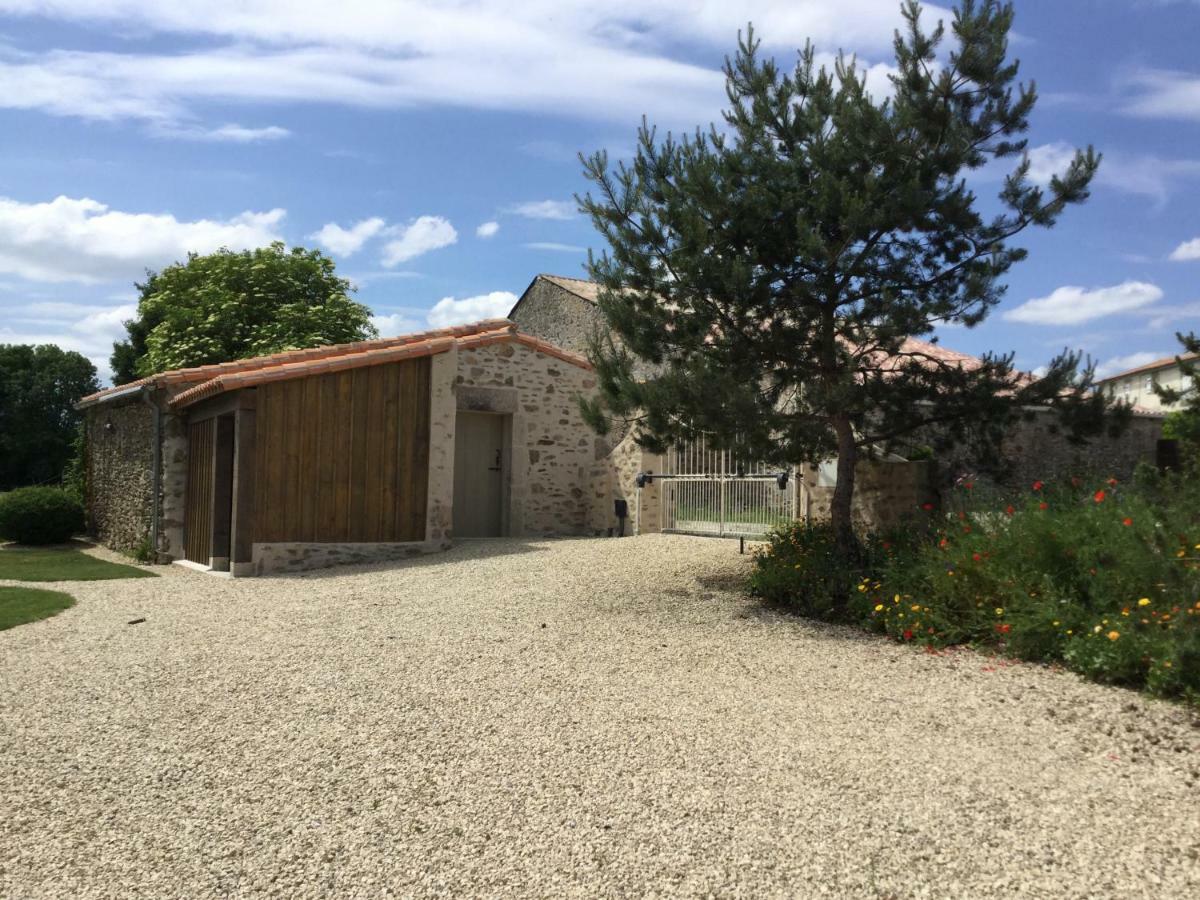Les Epis Du Vent Bed & Breakfast Adilly Exterior photo