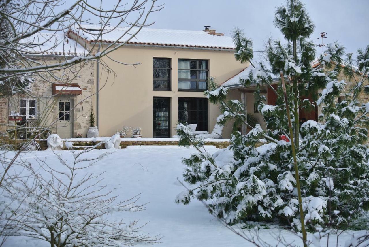 Les Epis Du Vent Bed & Breakfast Adilly Exterior photo
